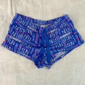Text print and lips print intimate sleepwear shorts